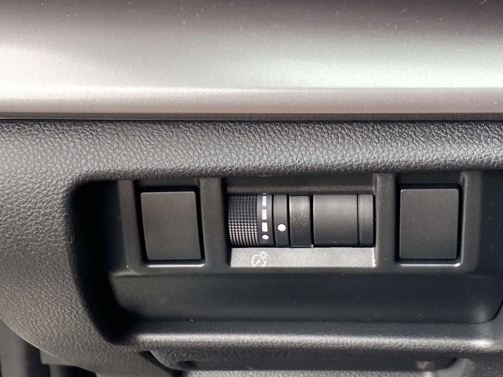 Used 2025 White Subaru Base image 21