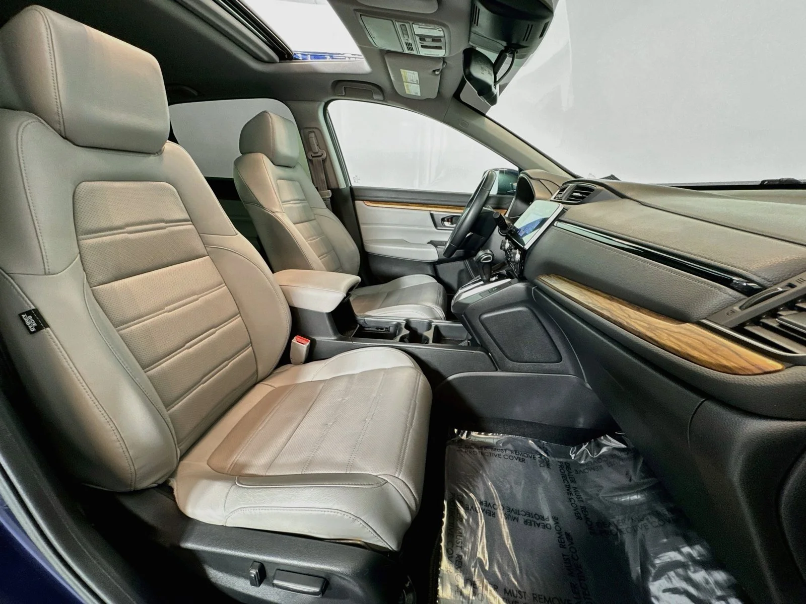 Used 2018 Obsidian Blue Pearl Honda Touring image 27