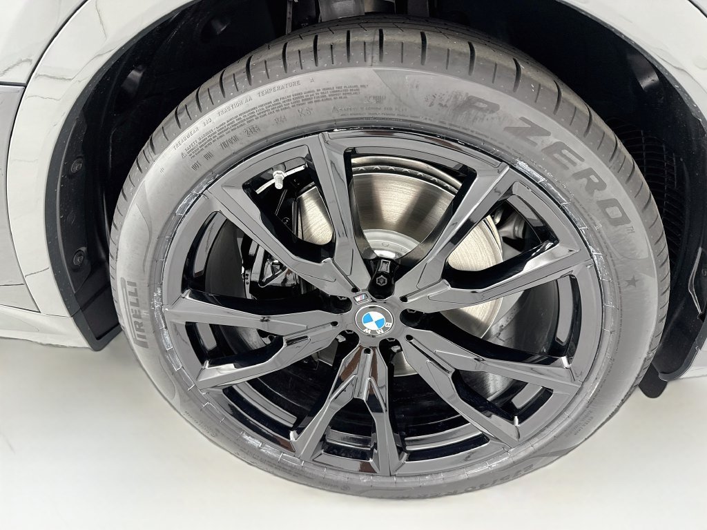 New 2027 Gray Metallic BMW xDrive40i image 32