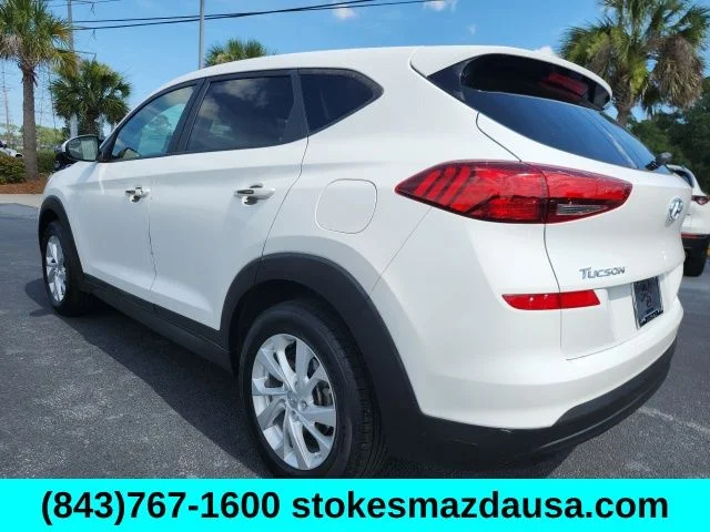Used 2020 White Hyundai SE image 10