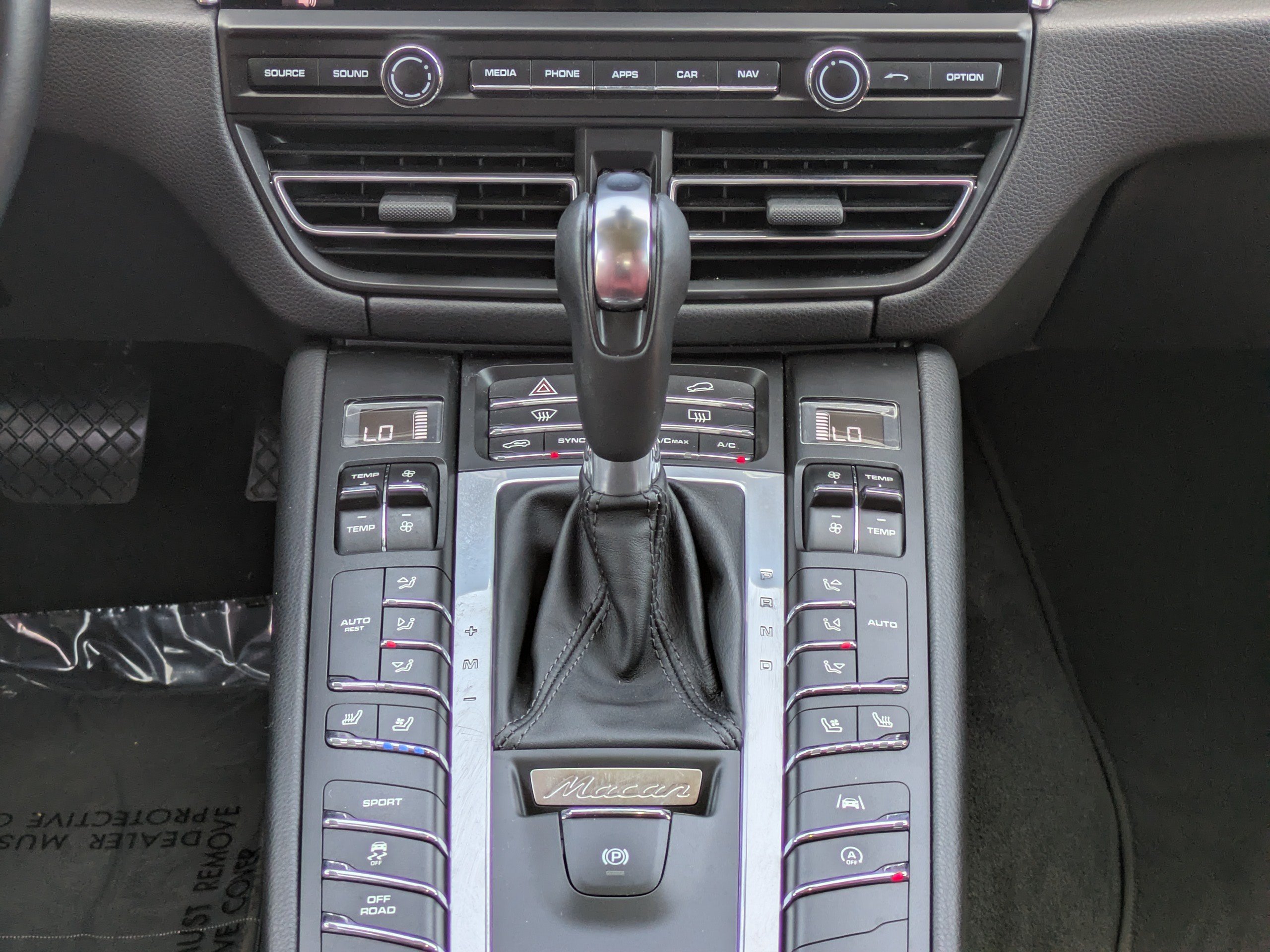 2021 Porsche Macan S - Photo 18