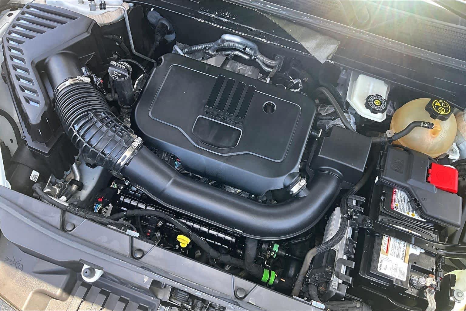 Used 2023 White Frost Tricoat GMC Denali image 32