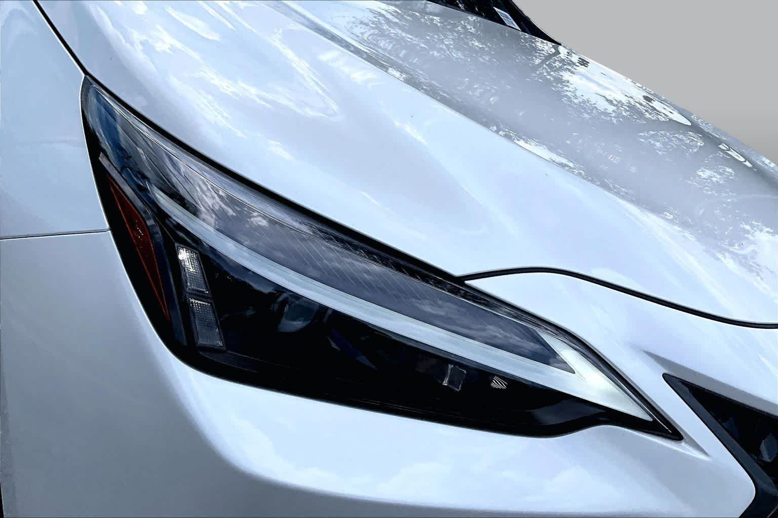 Used 2025 Eminent White Pearl Lexus Premium image 28
