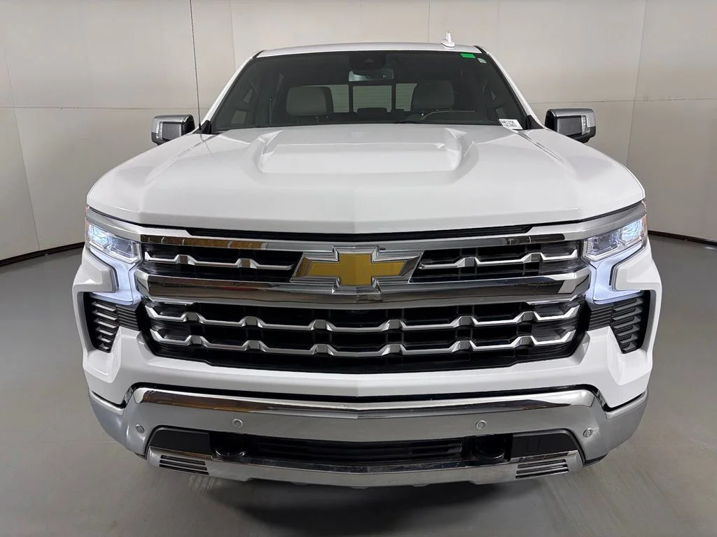 Used 2026 White Chevrolet LTZ image 3