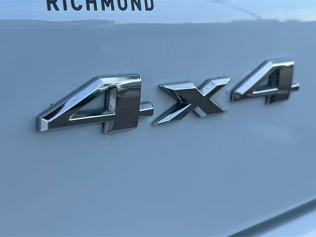 Used 2022 Bright White Clea Jeep Latitude image 41