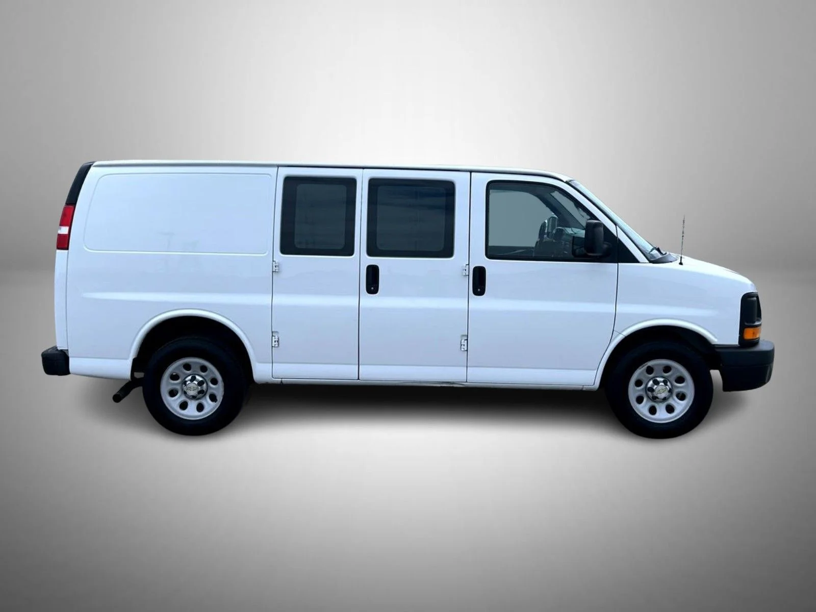 Used 2014 White Chevrolet Work Van image 4