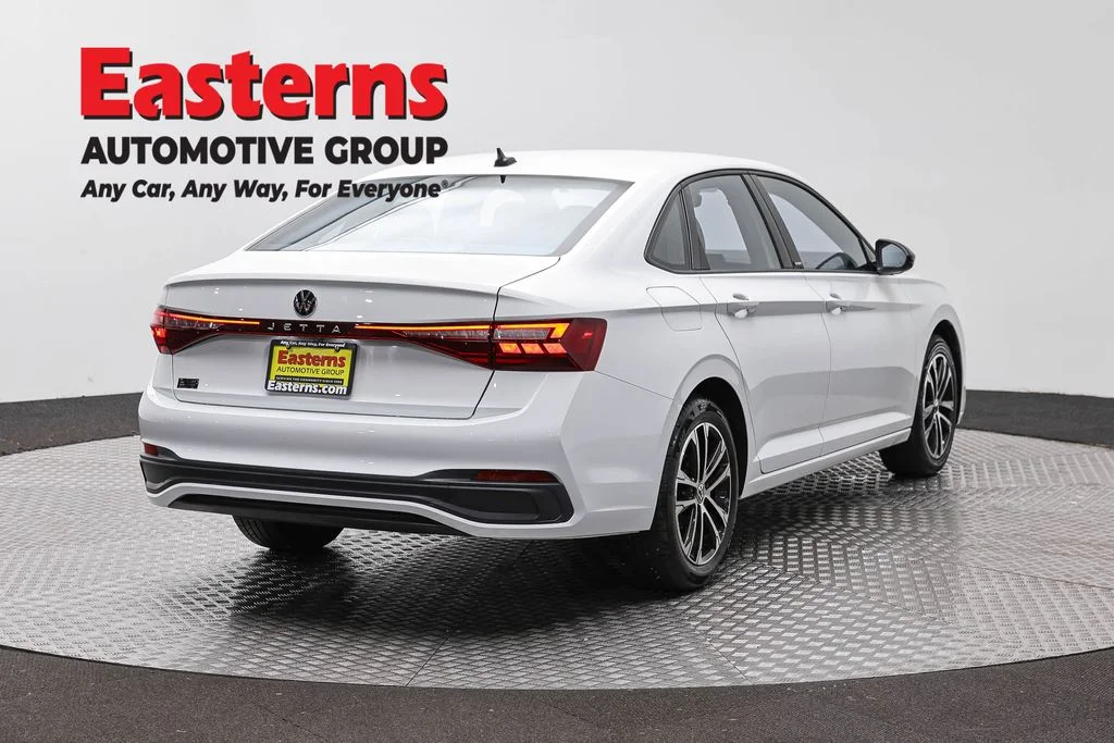 Used 2025 White Volkswagen 1.5T Sport image 5