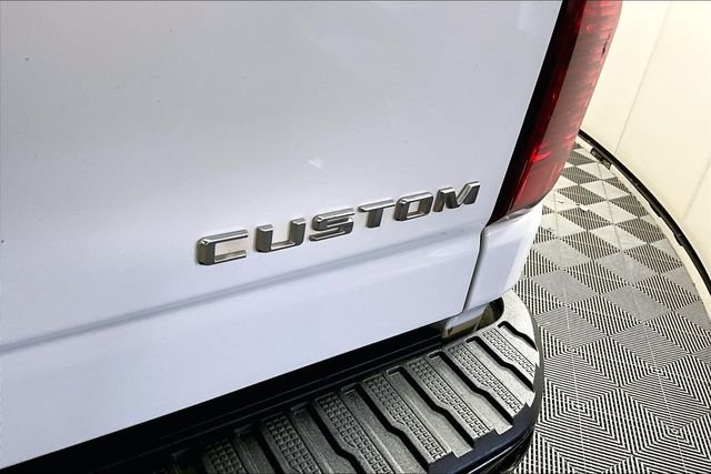 Used 2023 White Chevrolet Custom image 23