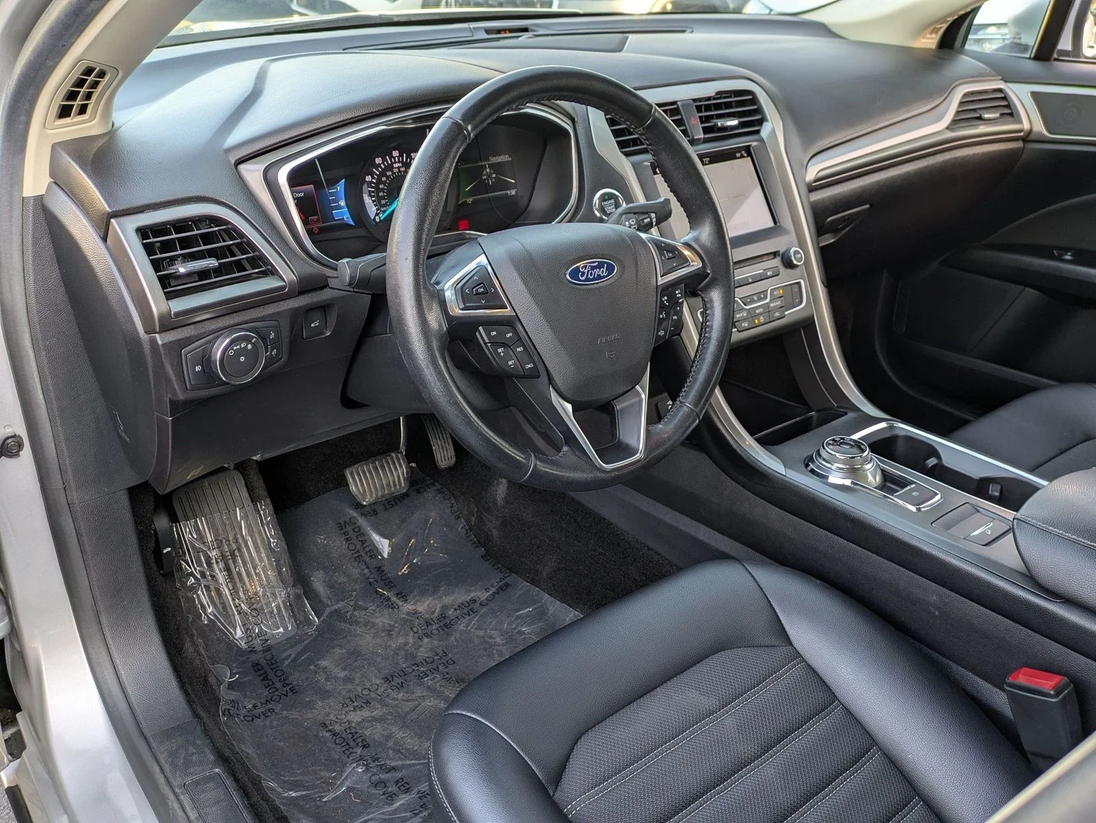 Used 2017 Silver Ford SE image 30