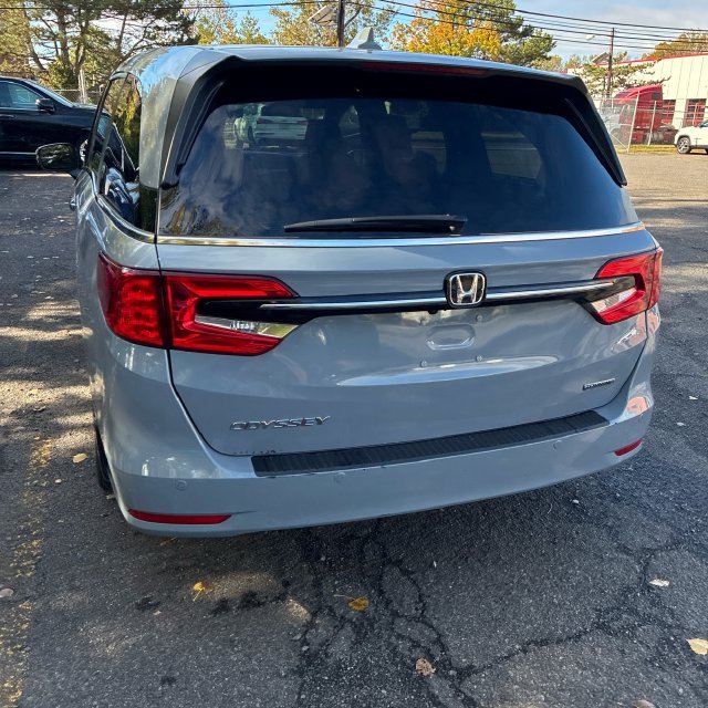 Used 2024 Obsidian Blue Pearl Honda Touring image 6