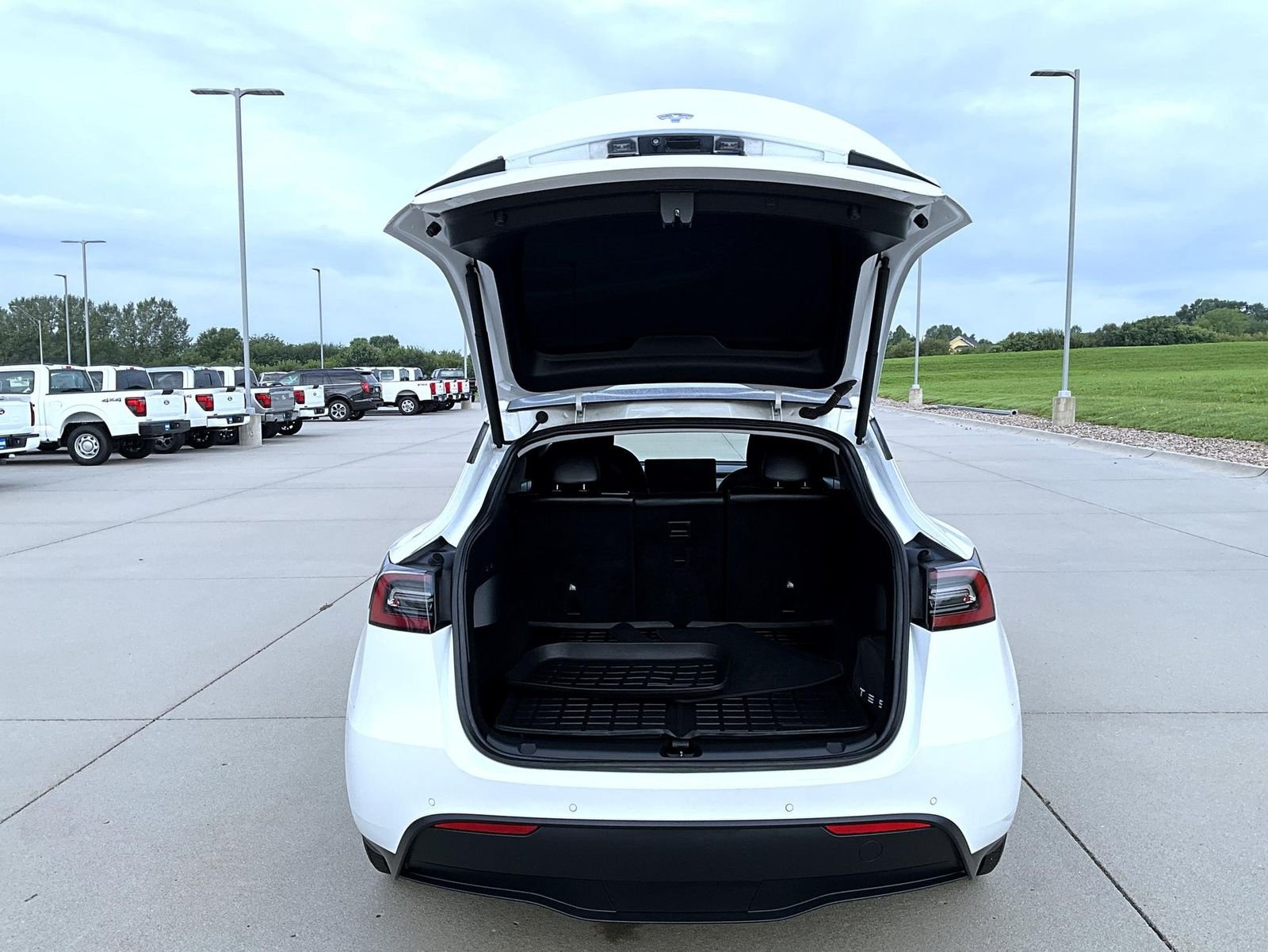 Used 2021 White Tesla Long Range image 23