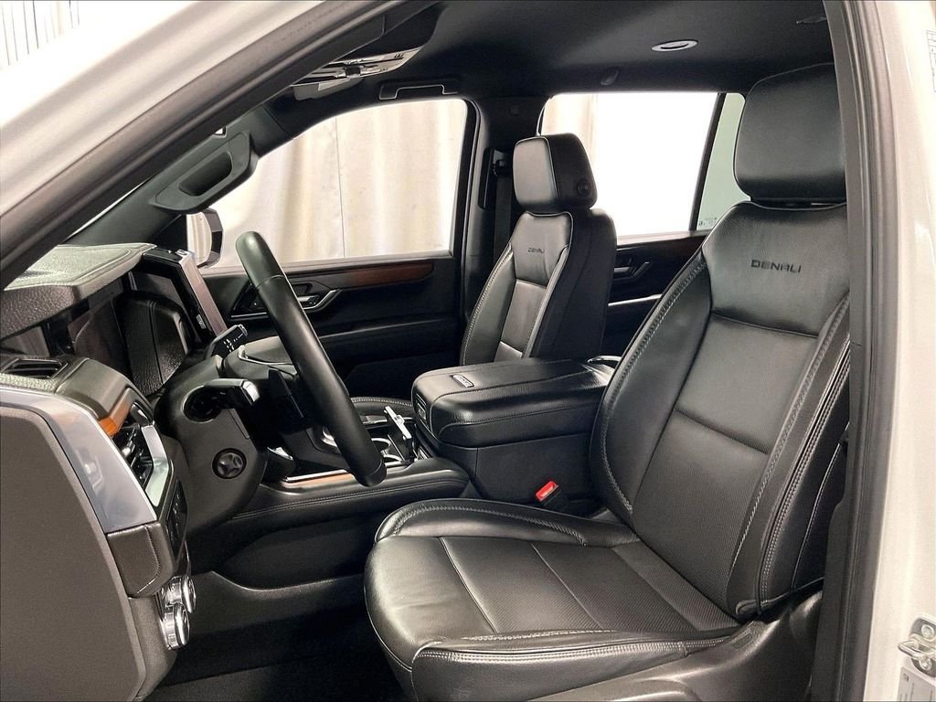 Used 2025 White GMC Denali image 10