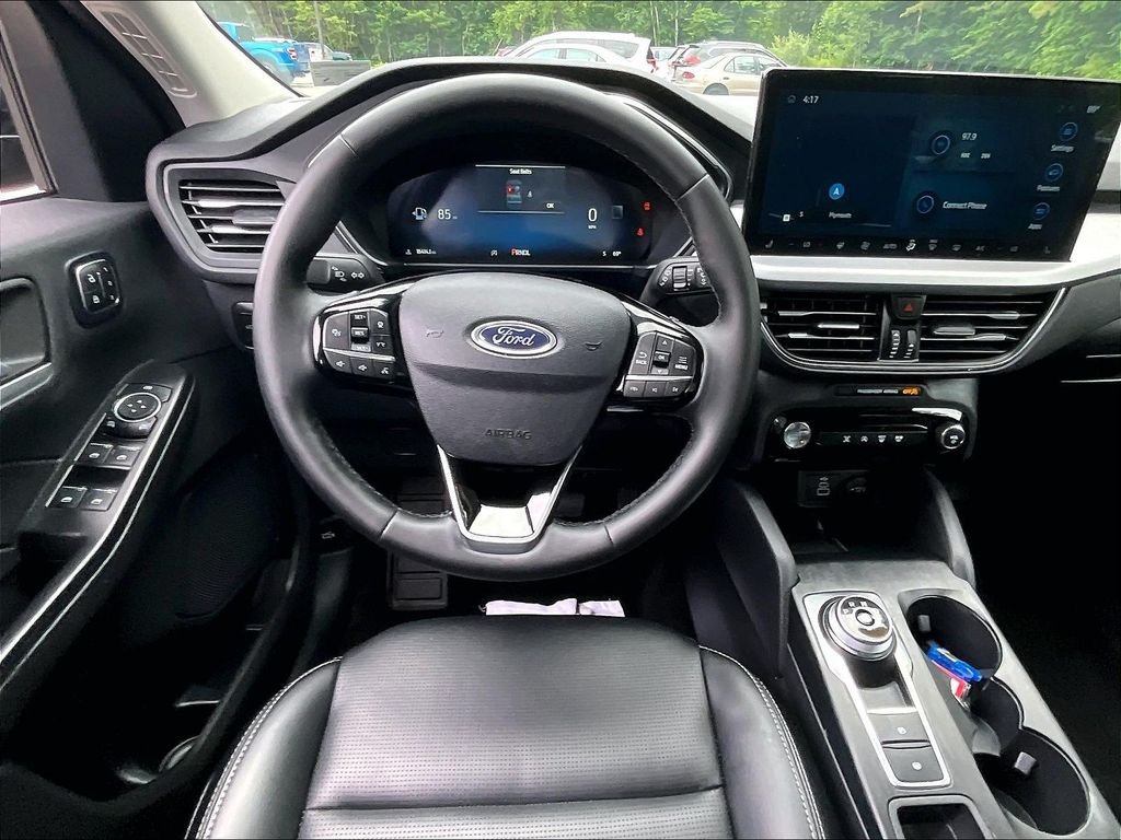 Used 2025 Black Metallic Ford Platinum image 17