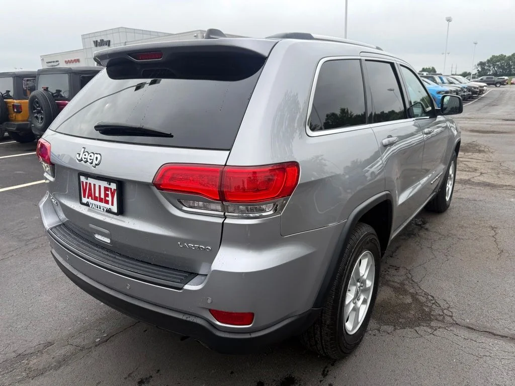 Used 2017 Silver Jeep Laredo image 3