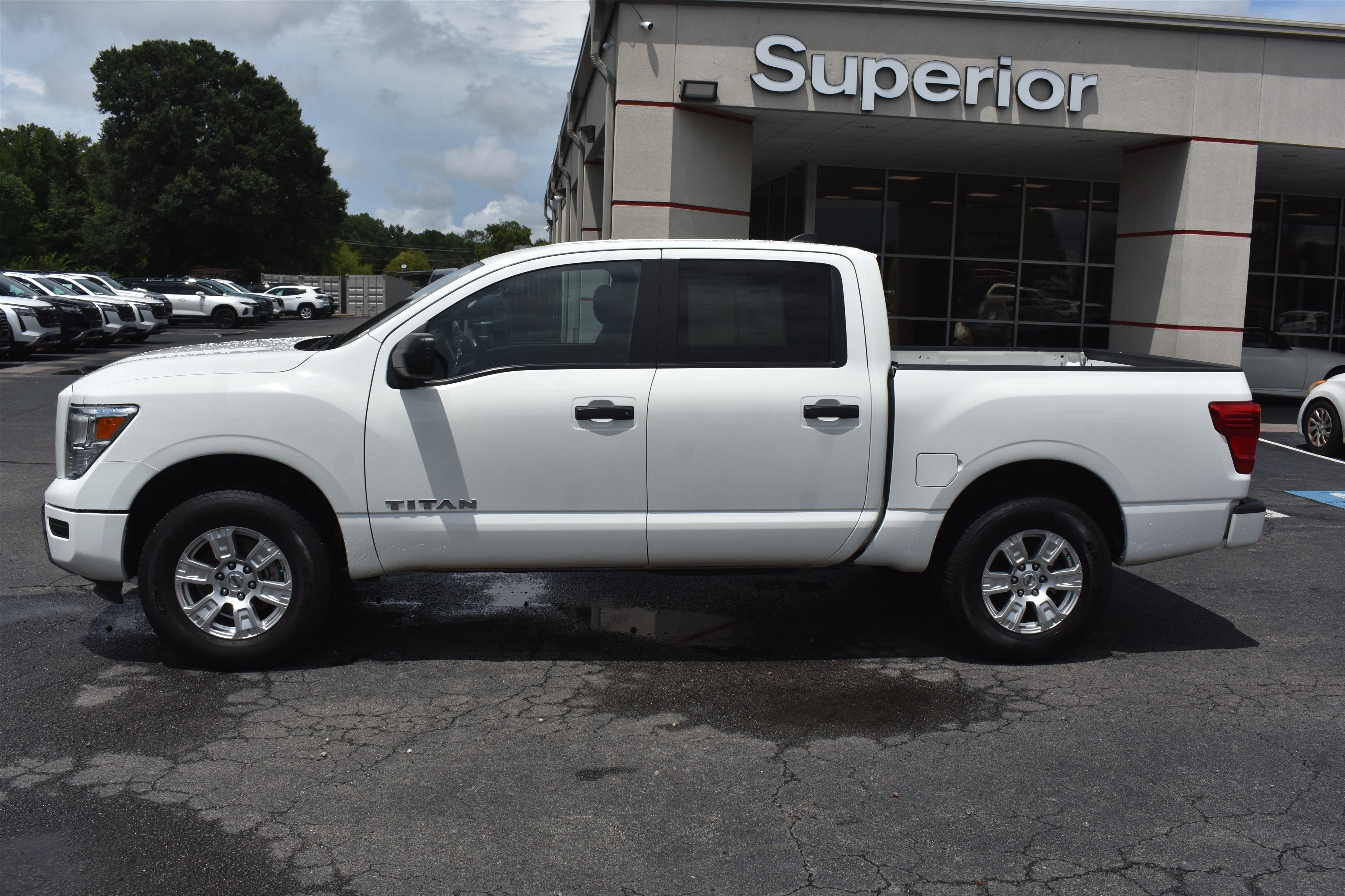 Used 2023 Glacier White Nissan SV image 9