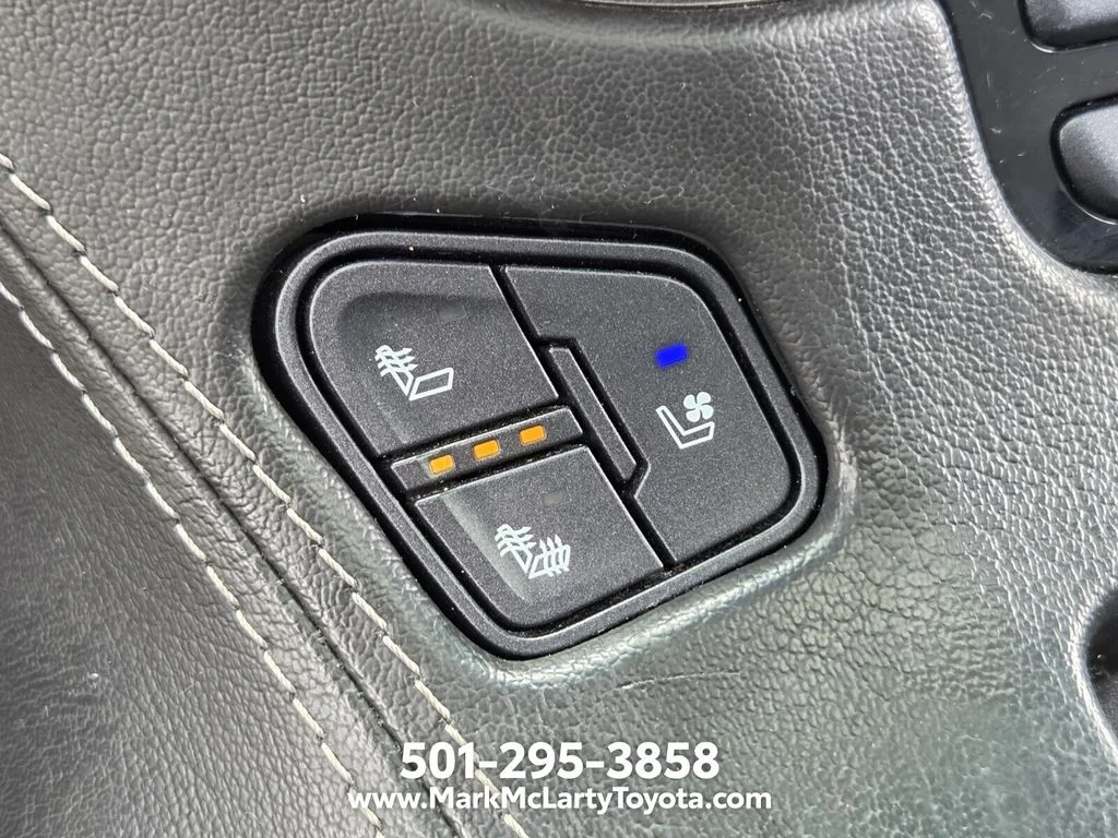 Used 2019 Silver GMC SLT image 26