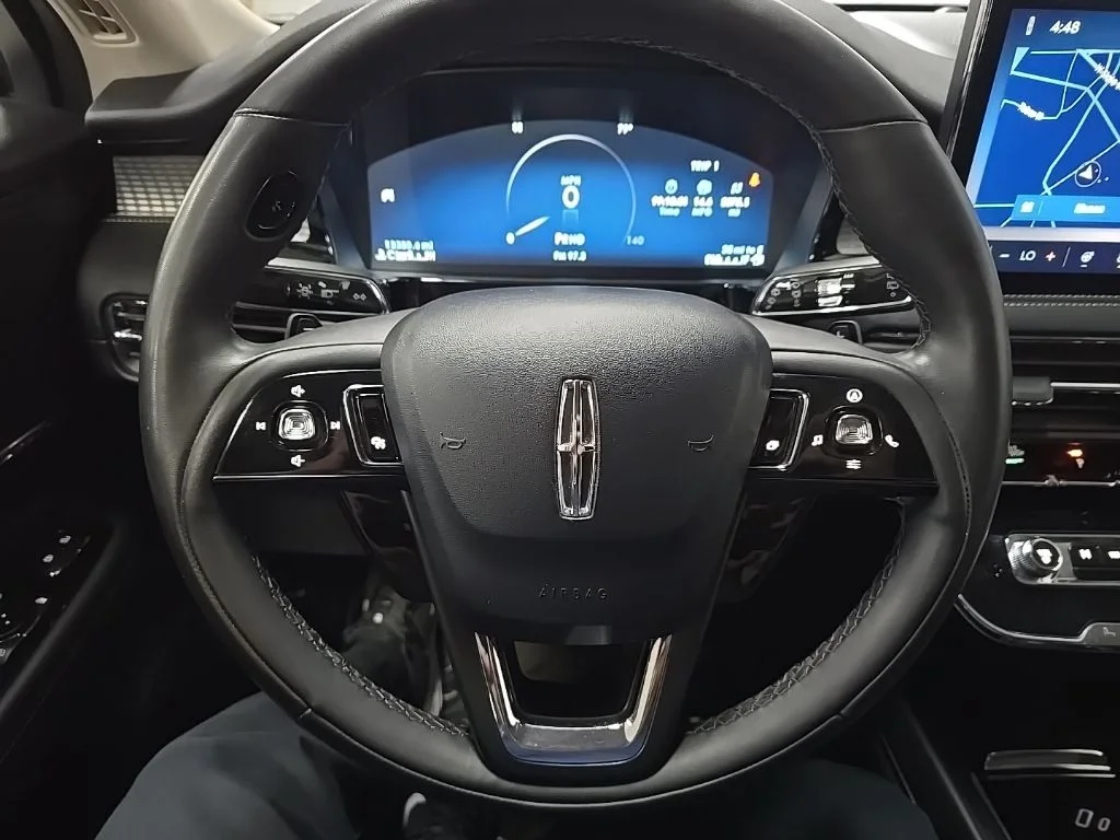 Used 2023 Radiance Metallic Lincoln Standard image 23