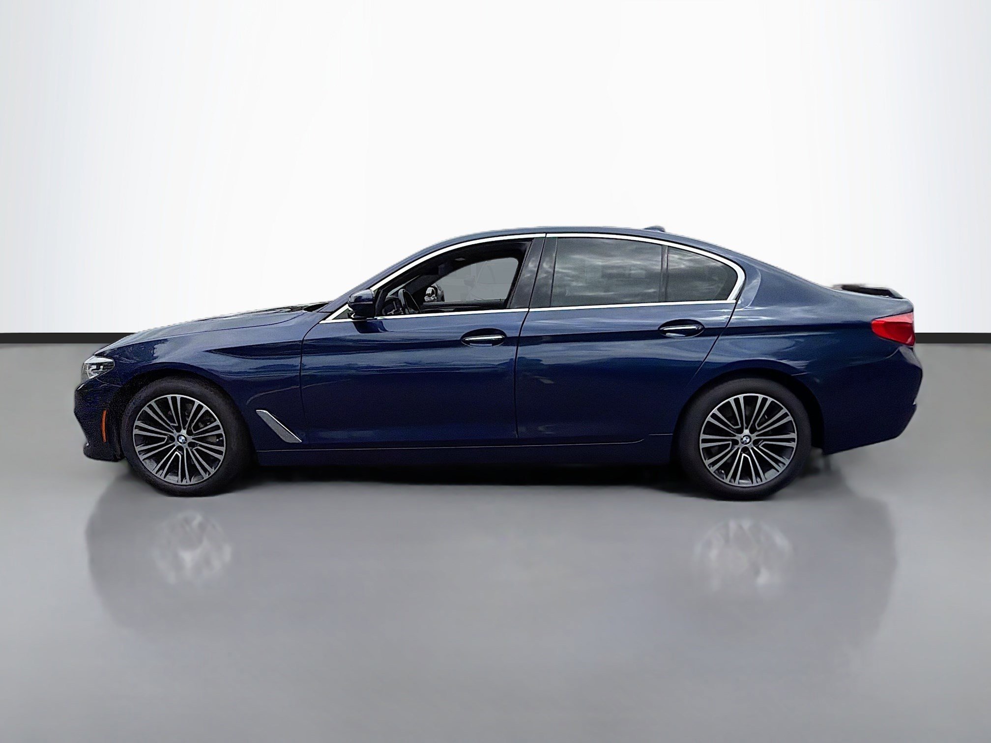 Used 2017 Mediterranean Blue Metallic BMW 530i xDrive image 8