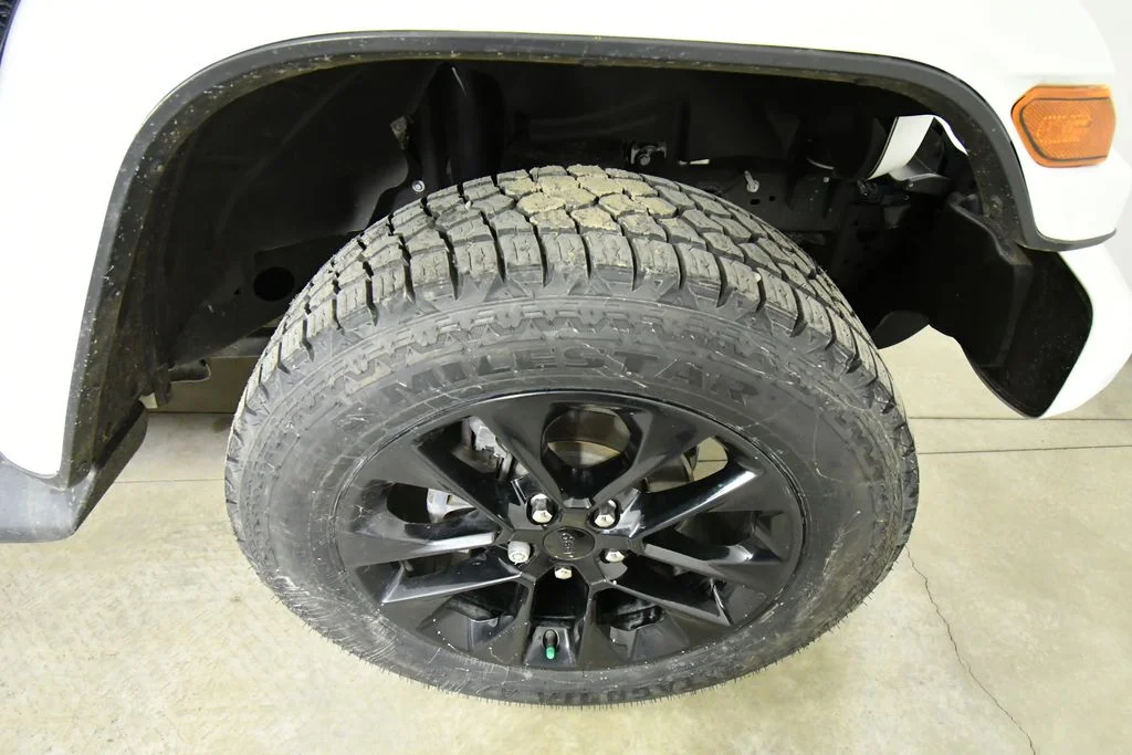Used 2021 White Jeep Overland image 17