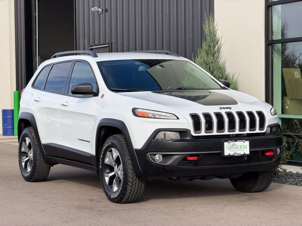Used 2017 White Jeep Trailhawk image 4