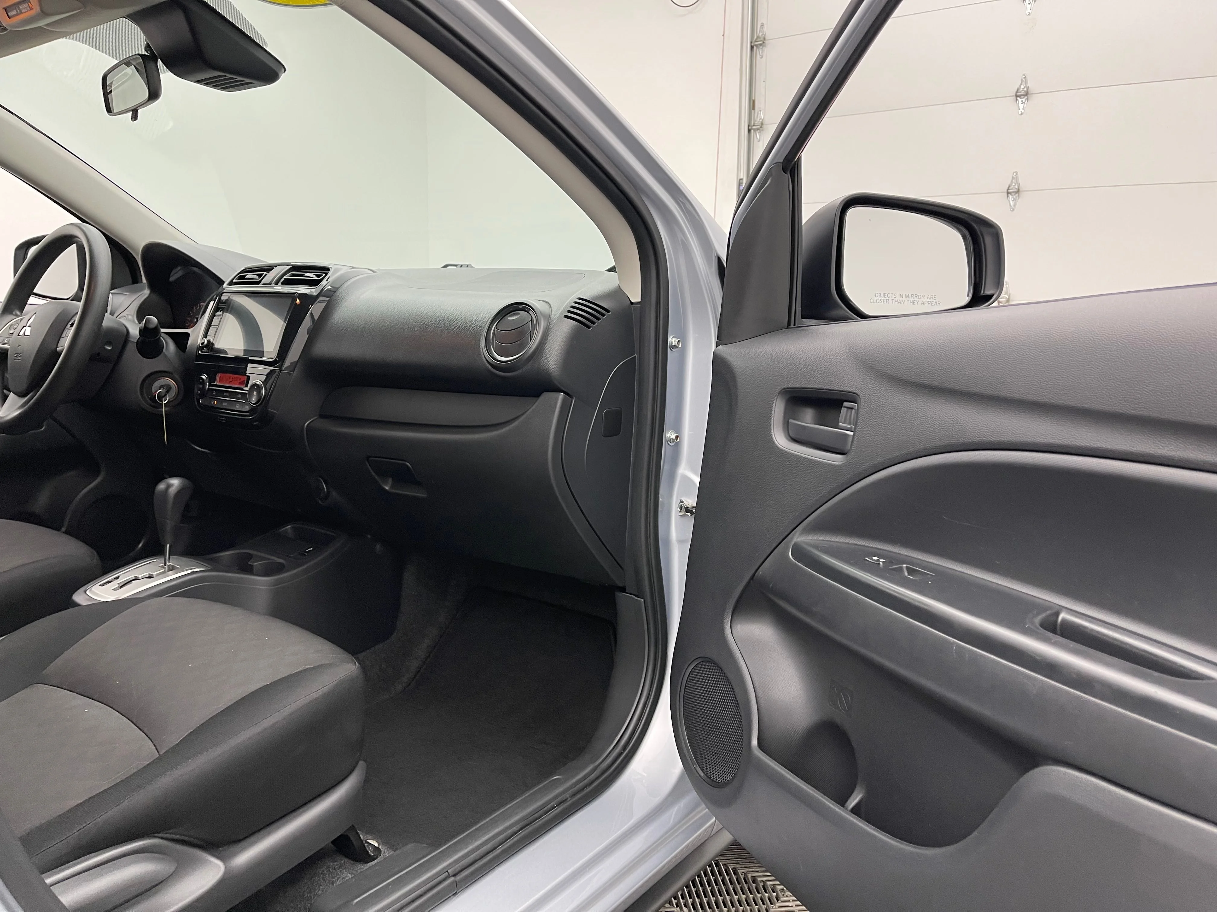 Used 2024 Silver Mitsubishi ES image 26