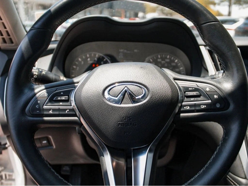 Used 2023 Majestic White INFINITI LUXE image 13