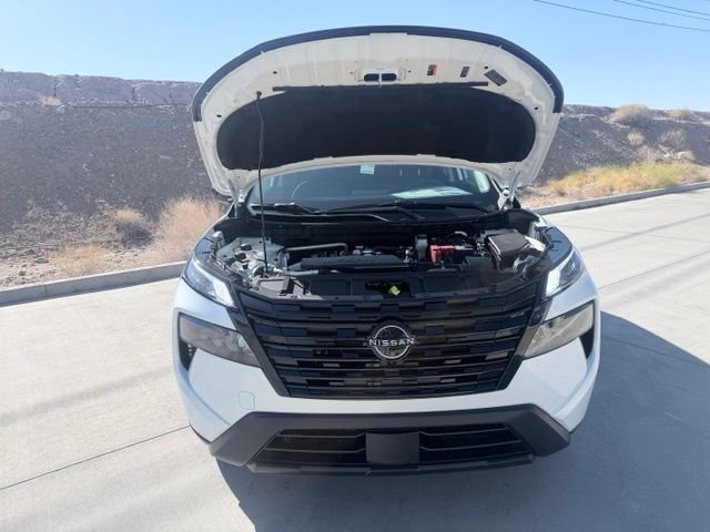 New 2026 Everest White Pearl TriCoat Nissan Dark Armor™ image 39