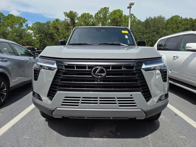 Used 2026  Lexus 550 Overtrail+ image 2