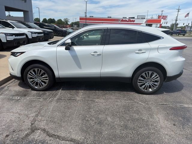 Used 2022 White Toyota XLE image 3