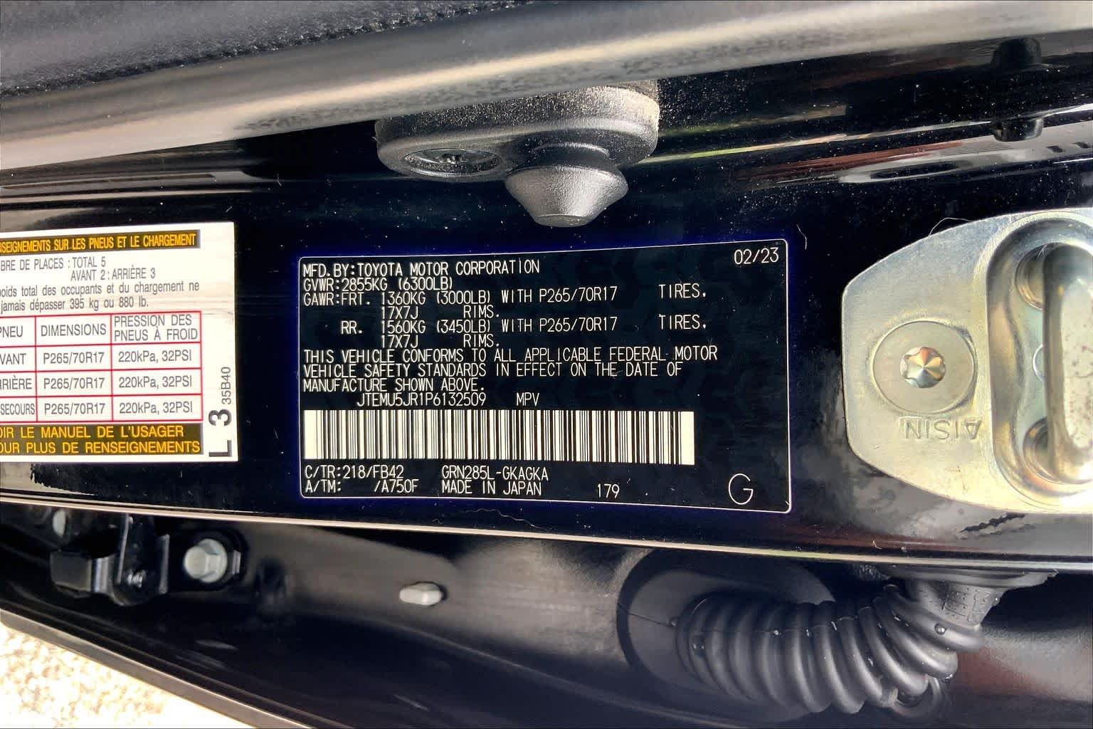 Used 2023 Midnight Black Metallic Toyota SR5 image 36