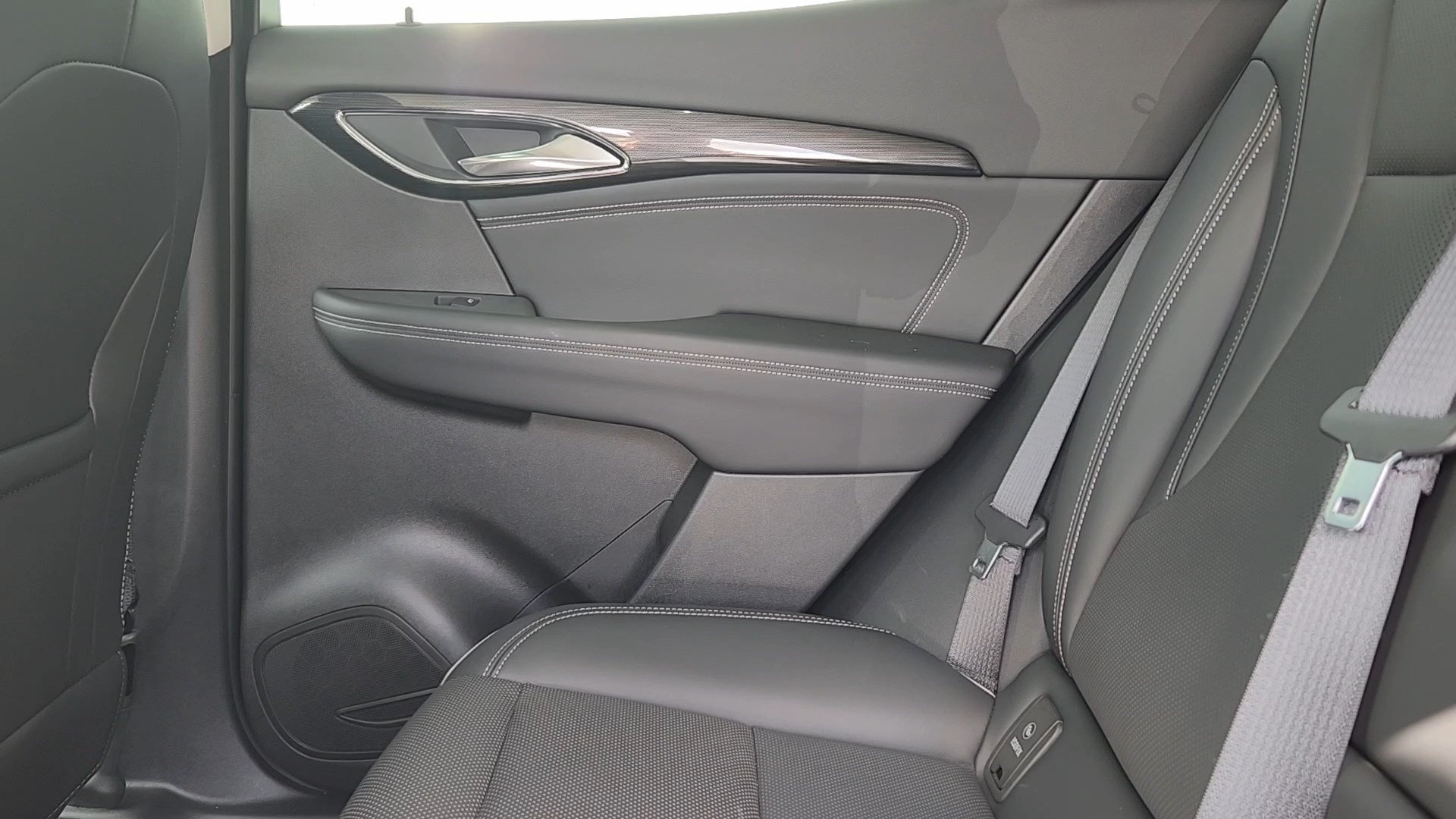 2022 Buick Envision Essence - Photo 16