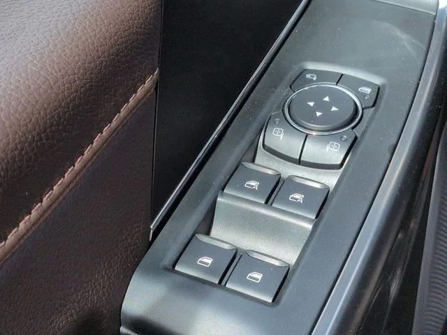 New 2026 Star White Metallic Tri-Coat Ford King Ranch® image 25