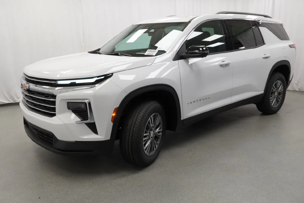 New 2027 Summit White Chevrolet LT image 3