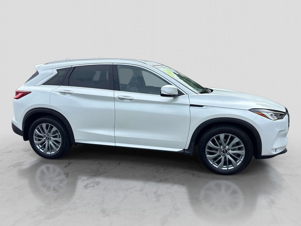 Certified Used 2025 White INFINITI LUXE image 6
