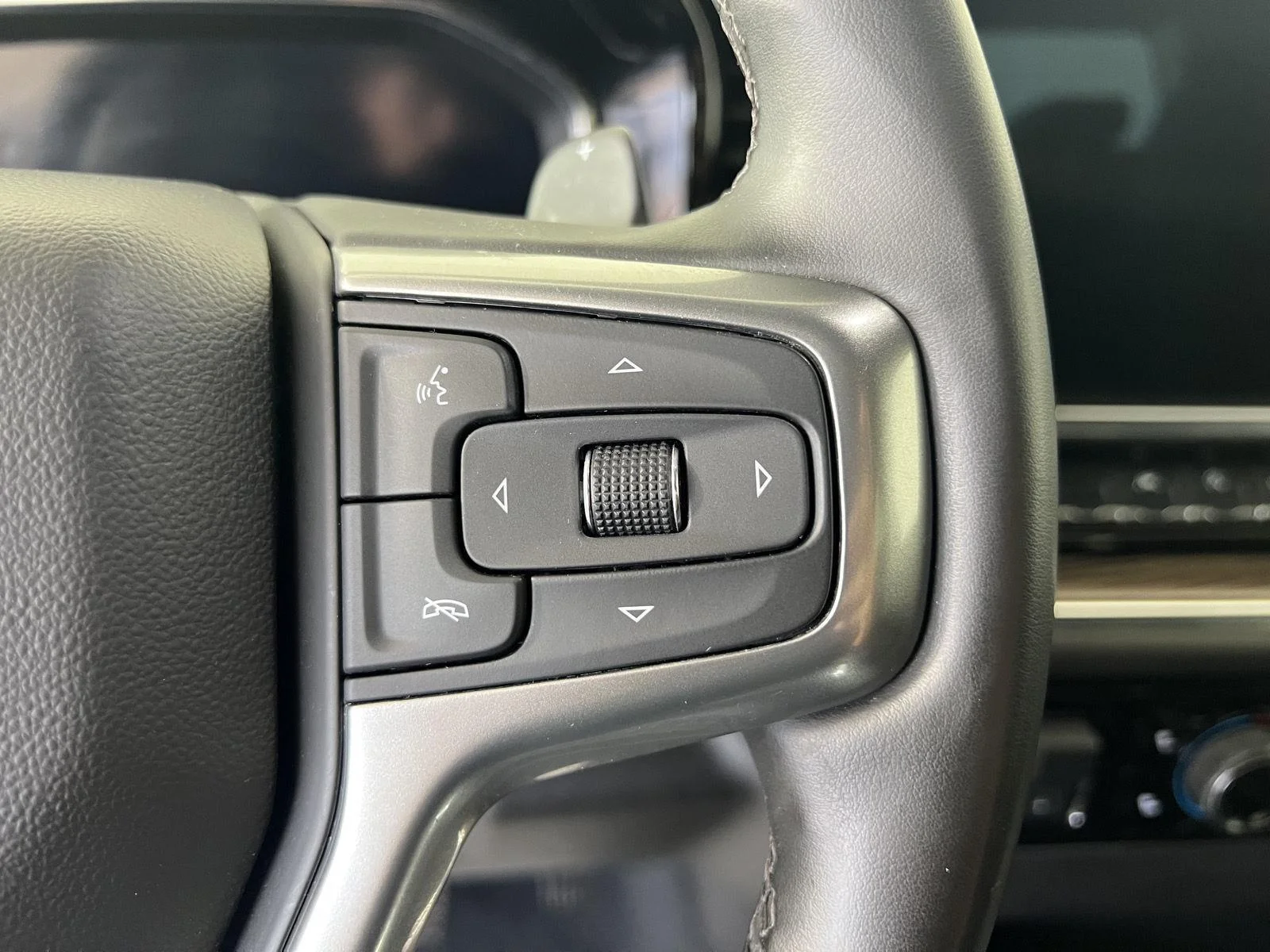 Used 2024 Summit White Chevrolet RST image 10