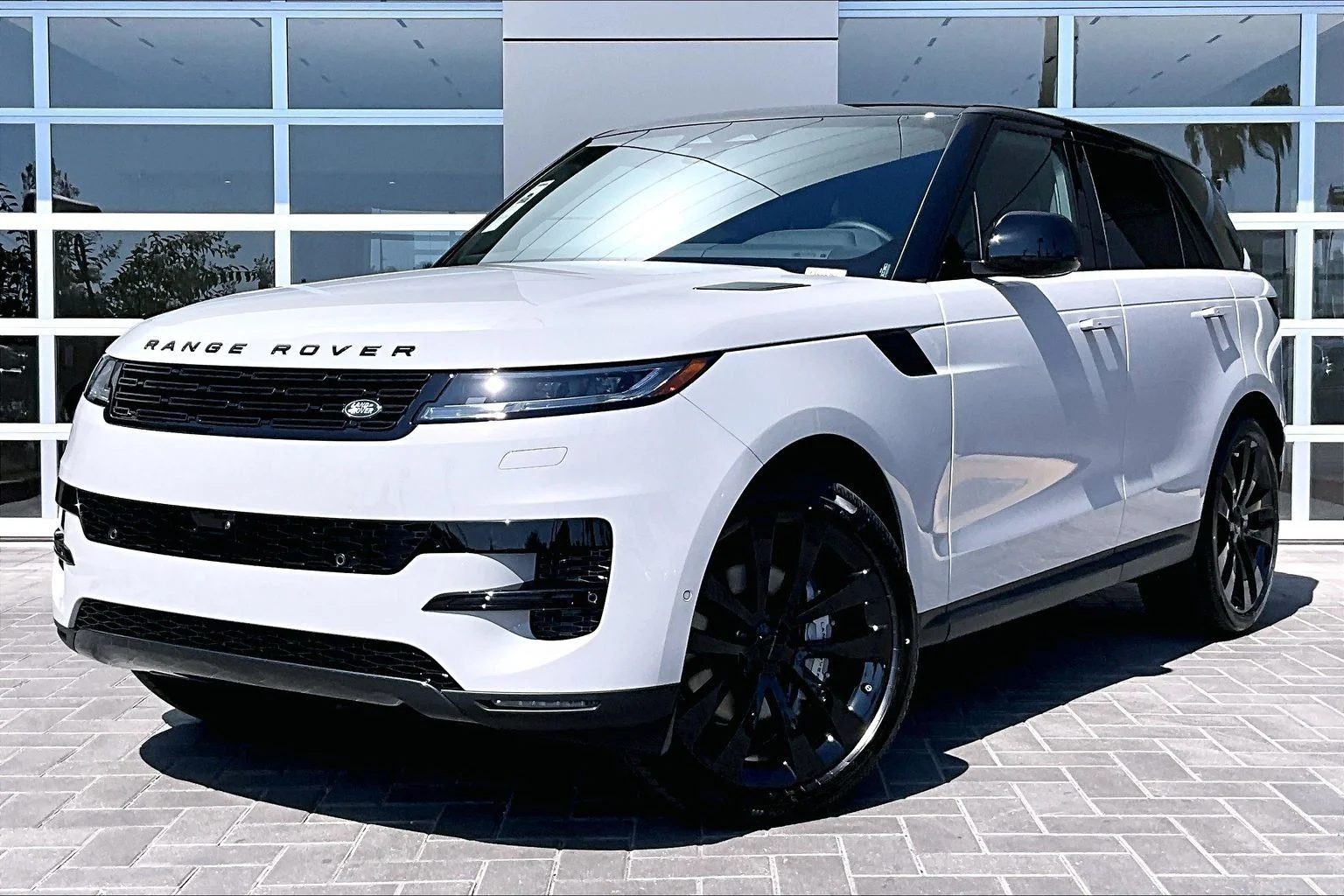 New 2026 Borasco Grey Land Rover SE image 1