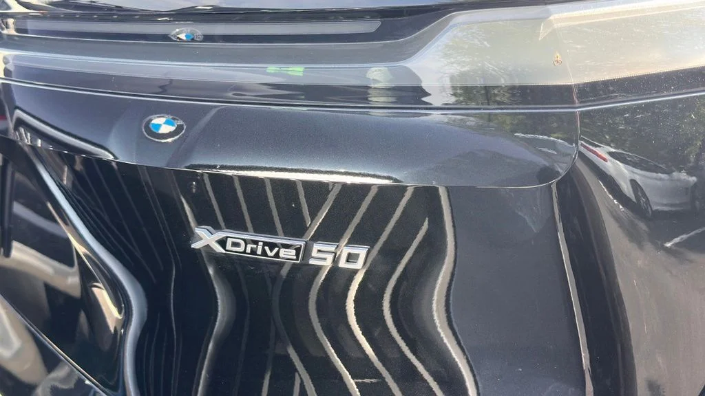 Used 2025 Black Sapphire Metallic BMW xDrive50 image 9