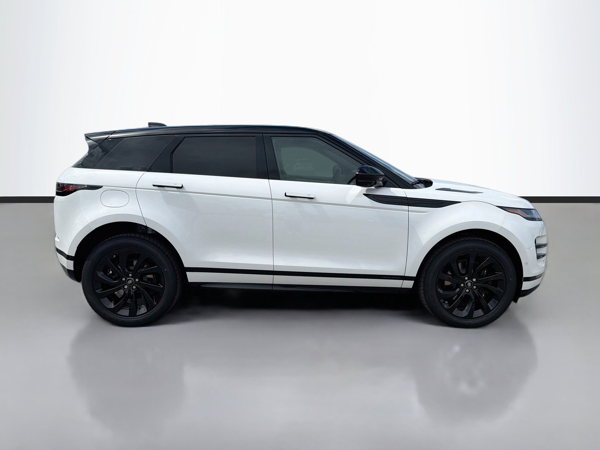New 2026 Ostuni Pearl White Land Rover Hoxton Edition image 6
