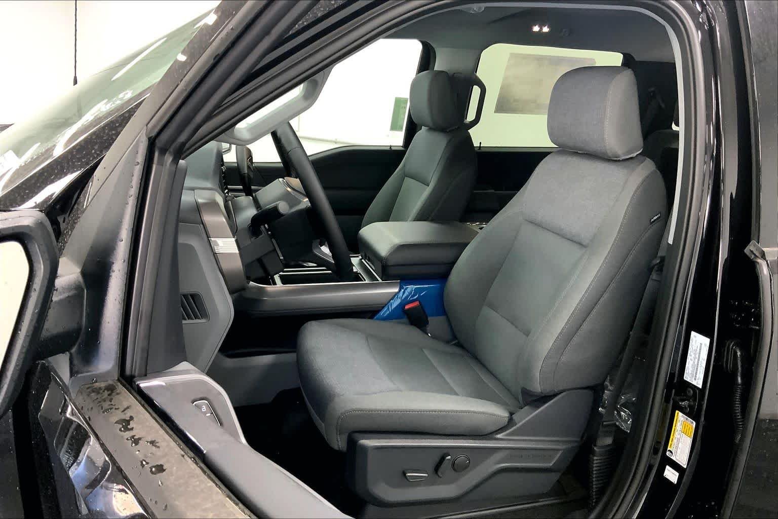 New 2026 Agate Black Metallic Ford XLT image 8