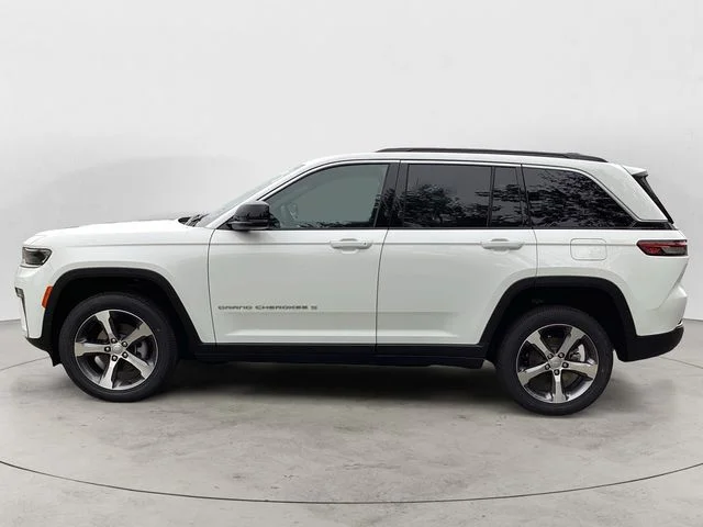 New 2026 Bright White Clearcoat Jeep LIMITED 4X4 image 2