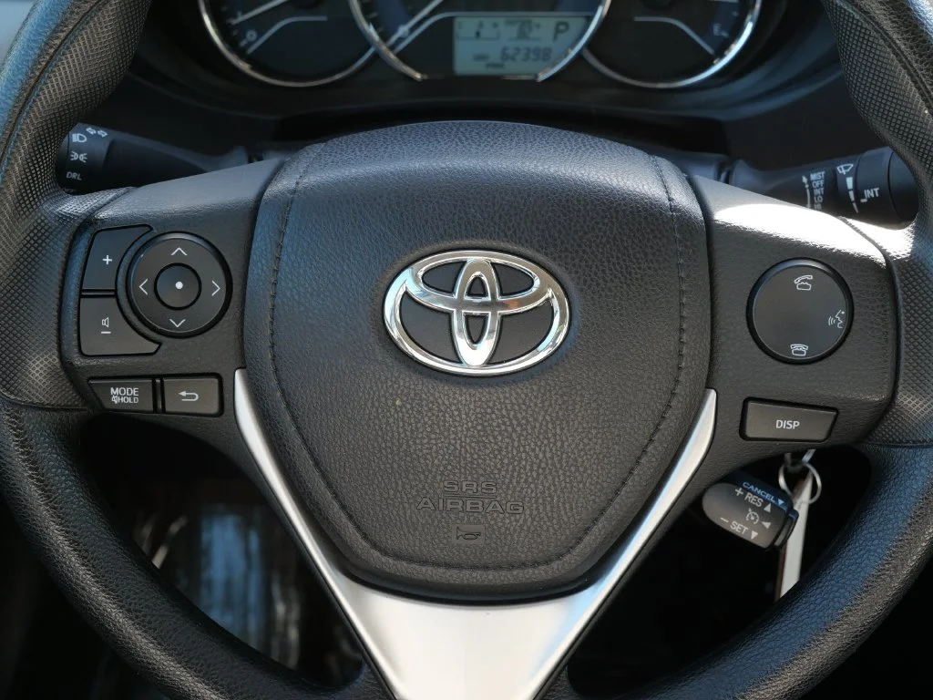Used 2016 Silver Toyota LE image 18