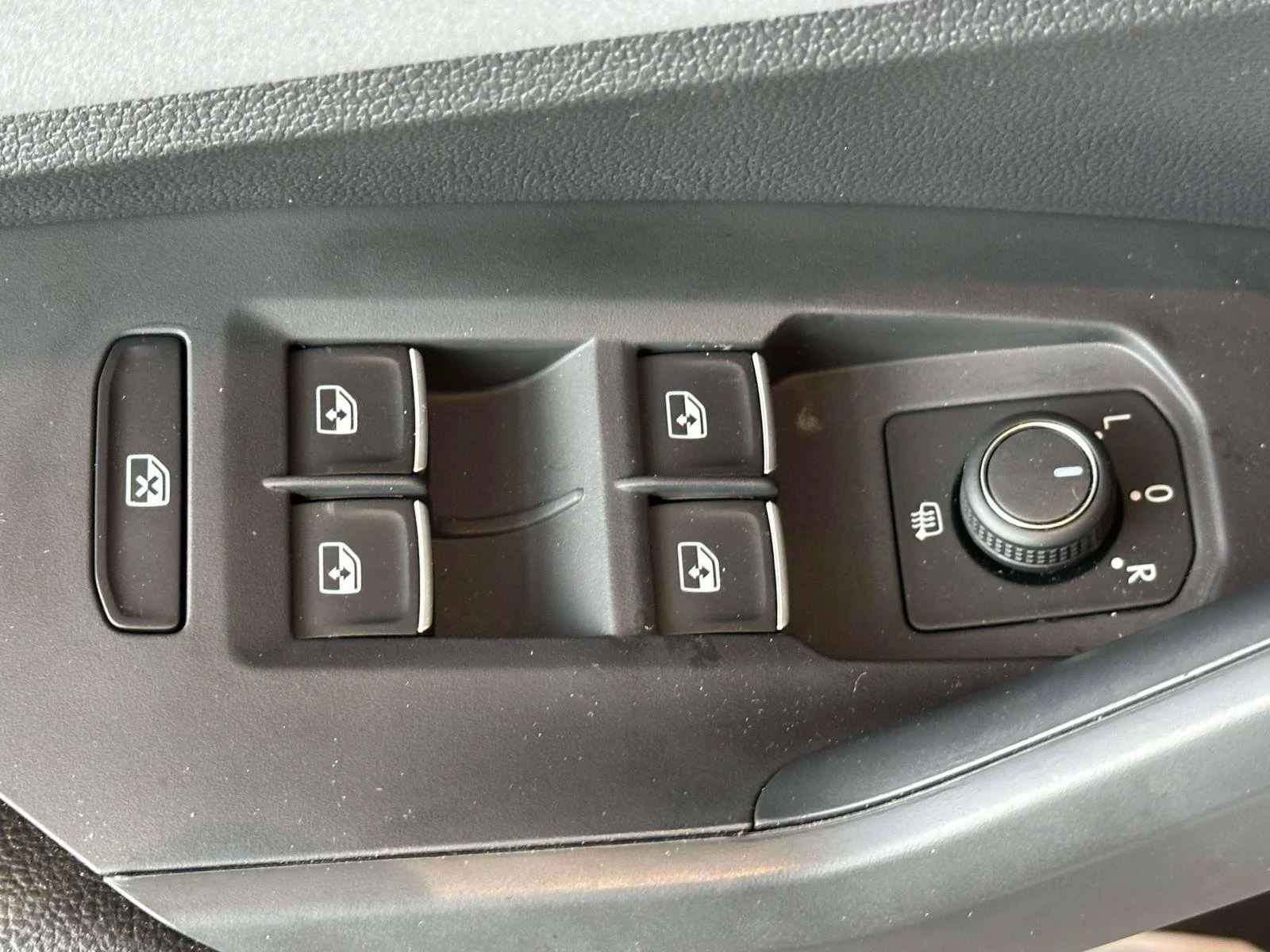 2025 Volkswagen Jetta SE - Photo 12