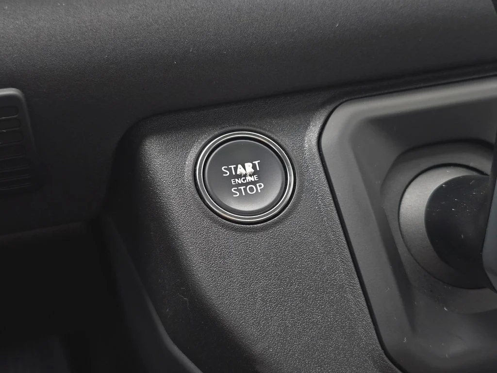 Used 2023 Fuji White Land Rover X-Dynamic SE image 26