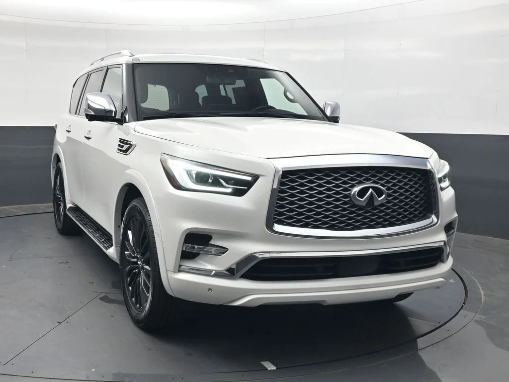 Used 2023 White INFINITI Sensory image 14