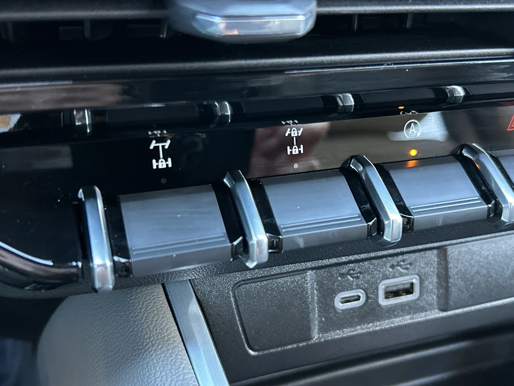 2026 Chevrolet Colorado ZR2 - Photo 32