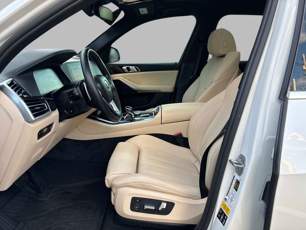 Used 2021 White BMW xDrive40i image 24
