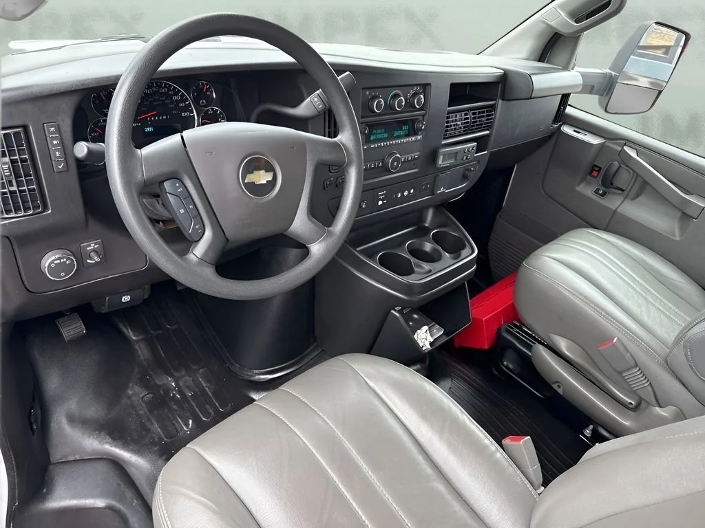 Used 2024 Summit White Chevrolet 1WT image 11