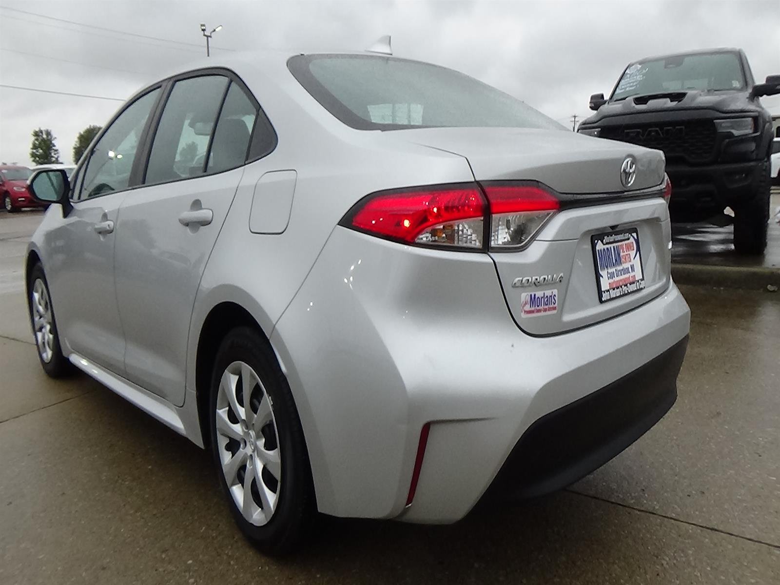 Used 2025 Classic Silver Metallic (1f7) Toyota LE image 9