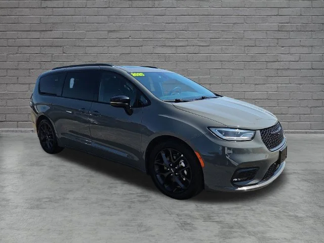 Used 2025 Gray Chrysler Limited image 8