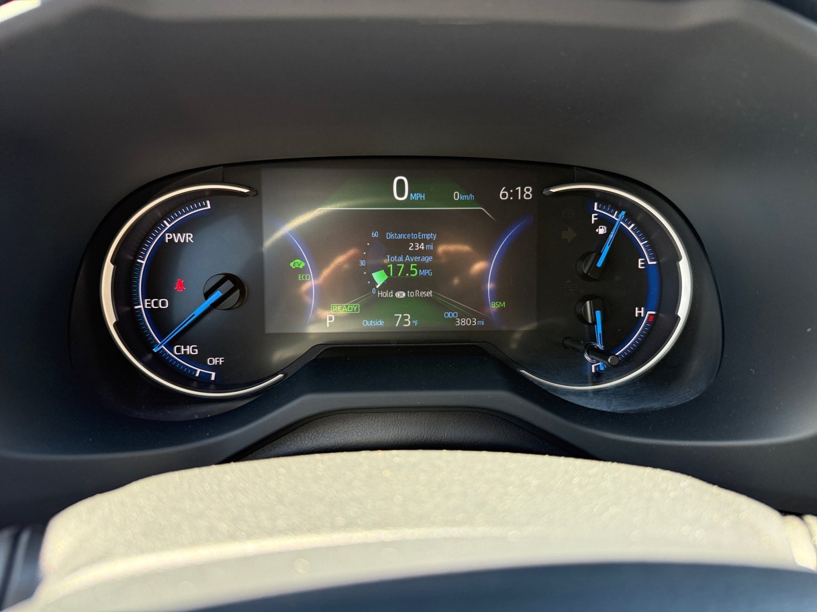 Used 2025 Pearl Toyota XLE Premium image 11